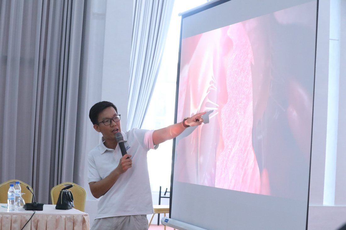 Vivest Powerbeat X3 AED Donation & Khmer-Language First Aid Training to CDC Cambodia